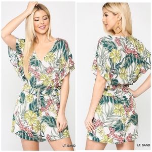 LAST 1❗Feminine Fresh Ivory Tropical Print Romper